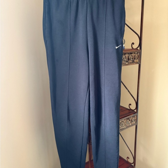 NIKE ladies jogging pants with White Logo. - Picture 8 of 9